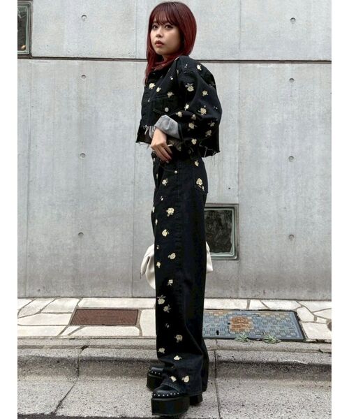 EVRIS(エヴリス)の「Embroideryデニムブルゾン【セットアップ着用可能】(デニムジャケット・レディース・ブラック/インディゴブルー・FREE)」の22枚目の写真