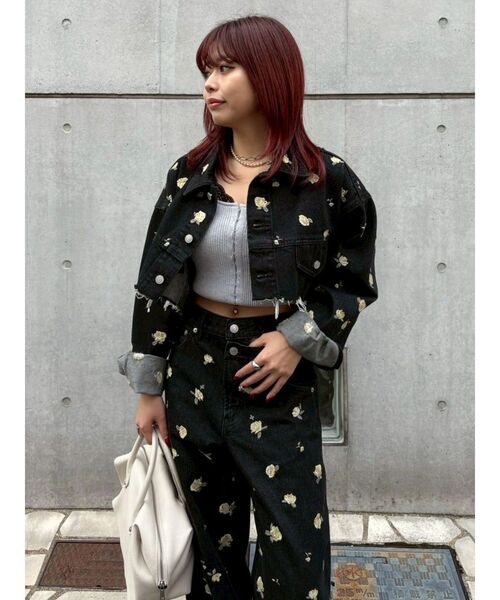 EVRIS(エヴリス)の「Embroideryデニムブルゾン【セットアップ着用可能】(デニムジャケット・レディース・ブラック/インディゴブルー・FREE)」の21枚目の写真