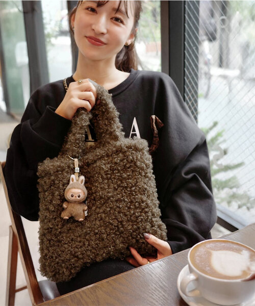 KOBE LETTUCE（コウベレタス）の「[ Yuumiさんコラボ ]ファーバッグ（ハンドバッグ・レディース・ブラウン/アイボリー/グレイッシュベージュ・F）」の3枚目の写真