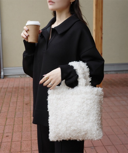 KOBE LETTUCE（コウベレタス）の「[ Yuumiさんコラボ ]ファーバッグ（ハンドバッグ・レディース・ブラウン/アイボリー/グレイッシュベージュ・F）」の4枚目の写真