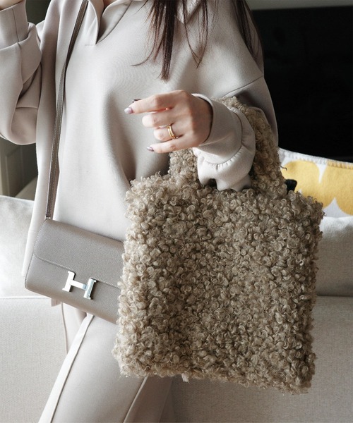 KOBE LETTUCE（コウベレタス）の「[ Yuumiさんコラボ ]ファーバッグ（ハンドバッグ・レディース・ブラウン/アイボリー/グレイッシュベージュ・F）」の7枚目の写真