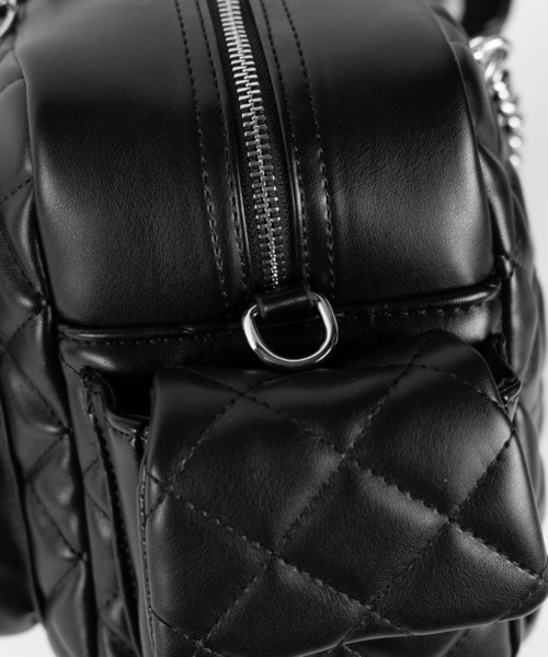 me+em select(ミームセレクト)の「【 2WAY 】Mロゴフェイクレザーキルティングチェーンショルダーバッグ / M logo fake leather quilting chain shoulder bag(ショルダーバッグ・レディース・ホワイト/ブラック・FREE)」の8枚目の写真