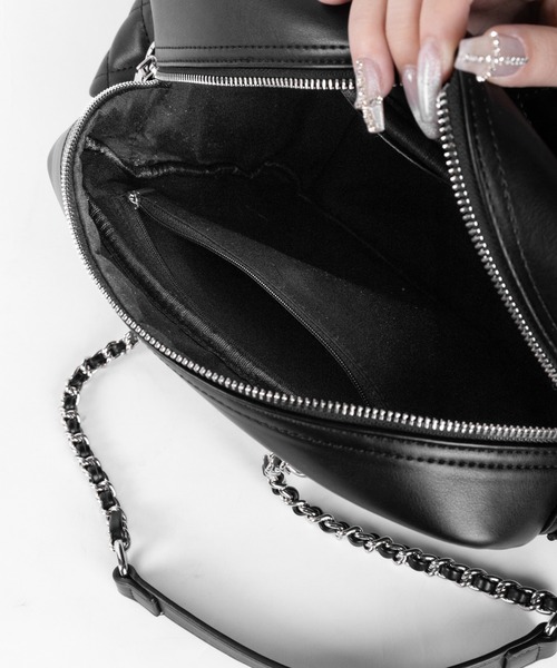 me+em select(ミームセレクト)の「【 2WAY 】Mロゴフェイクレザーキルティングチェーンショルダーバッグ / M logo fake leather quilting chain shoulder bag(ショルダーバッグ・レディース・ホワイト/ブラック・FREE)」の10枚目の写真