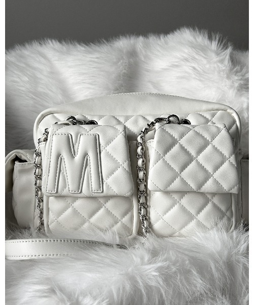 me+em select(ミームセレクト)の「【 2WAY 】Mロゴフェイクレザーキルティングチェーンショルダーバッグ / M logo fake leather quilting chain shoulder bag(ショルダーバッグ・レディース・ホワイト/ブラック・FREE)」の15枚目の写真