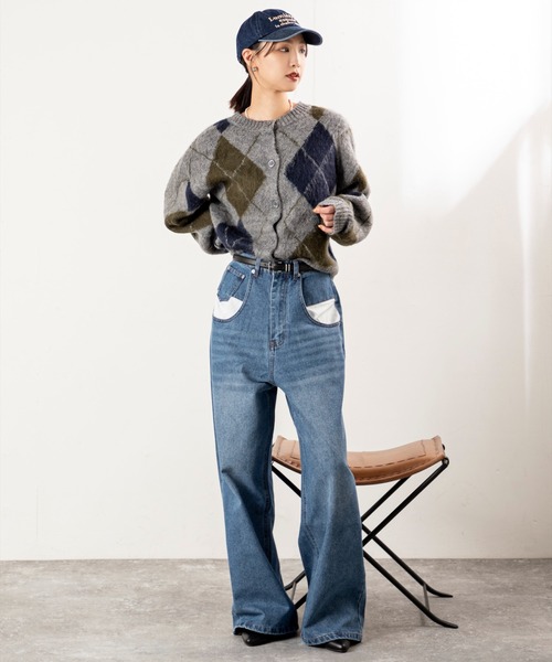 MILLION CARATS（ミリオンカラッツ）の「ふんわりとした軽さと温もりを両立した、アクリルモヘア素材のアーガイルニットカーディガン！どこから見ても美しいアーガイル柄で、休日も通勤も大人の余裕を感じさせる一枚。（カーディガン/ボレロ・レディース・ブラウン/グレー/チャコールグレー・FREE）」の15枚目の写真