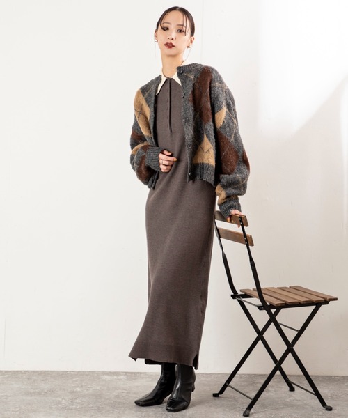 MILLION CARATS（ミリオンカラッツ）の「ふんわりとした軽さと温もりを両立した、アクリルモヘア素材のアーガイルニットカーディガン！どこから見ても美しいアーガイル柄で、休日も通勤も大人の余裕を感じさせる一枚。（カーディガン/ボレロ・レディース・ブラウン/グレー/チャコールグレー・FREE）」の16枚目の写真