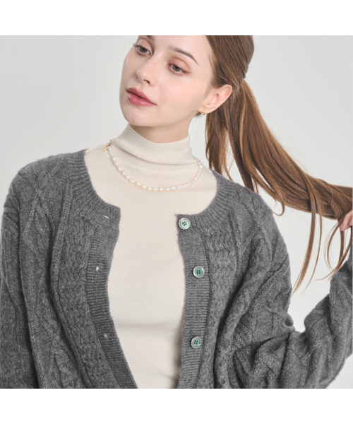 CLEVER FIELD(クレバーフィールド)の「クロップマルチケーブルレタリングカーディガン_チャコール(カーディガン/ボレロ・レディース・その他・FREE)」の1枚目の写真