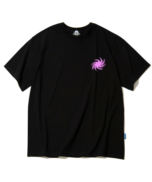 TRIPSHION(トリップション)の「ピンクトルネード ロゴTシャツ - ブラック(Tシャツ/カットソー・メンズ・その他・LARGE/MEDIUM/X-LARGE)」の2枚目の写真