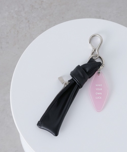 ADD CULUMN(アドカラム)の「ADD CULUMN/AMULET CHARM(キーホルダー・レディース・ブラック・FREE)」の1枚目の写真