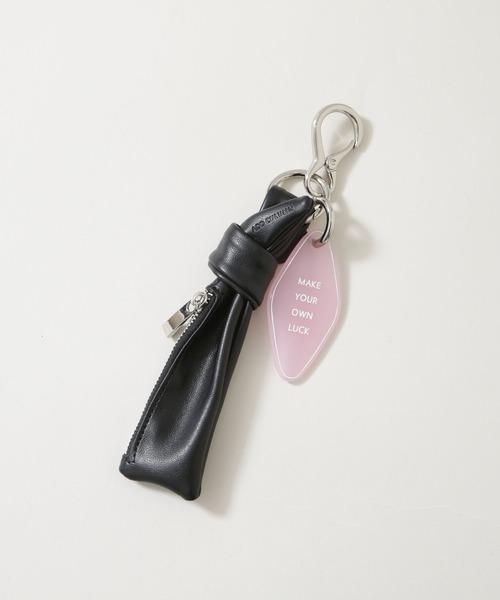ADD CULUMN(アドカラム)の「ADD CULUMN/AMULET CHARM(キーホルダー・レディース・ブラック・FREE)」の2枚目の写真