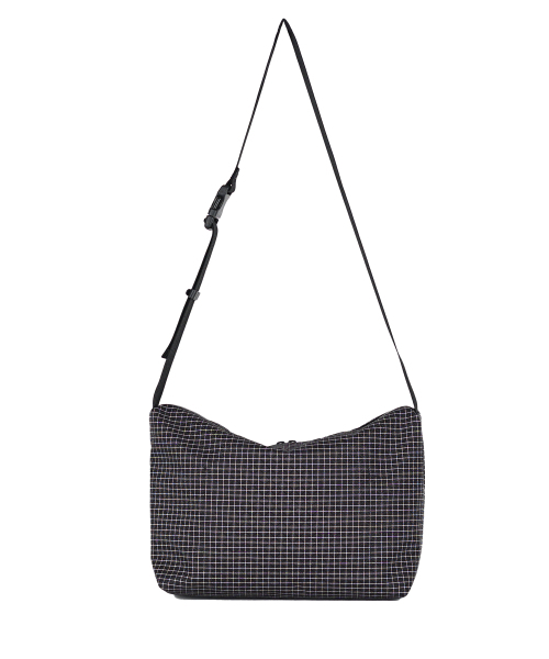 POSH-PROJECTS(ポッシュプロジェクト)の「F115 ゴアアウトバック スモール ブラックグリッドストップ(メッセンジャーバッグ・レディース・ブラック・FREE)」の2枚目の写真