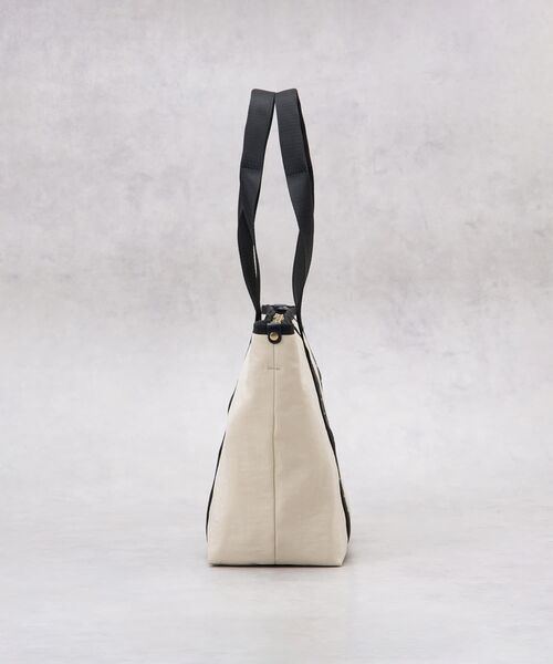 LANVIN en Bleu（ランバンオンブルー）の「ロゴテープワイドトートバッグ（トートバッグ・レディース・ブラック/ベージュ・FREE）」の4枚目の写真