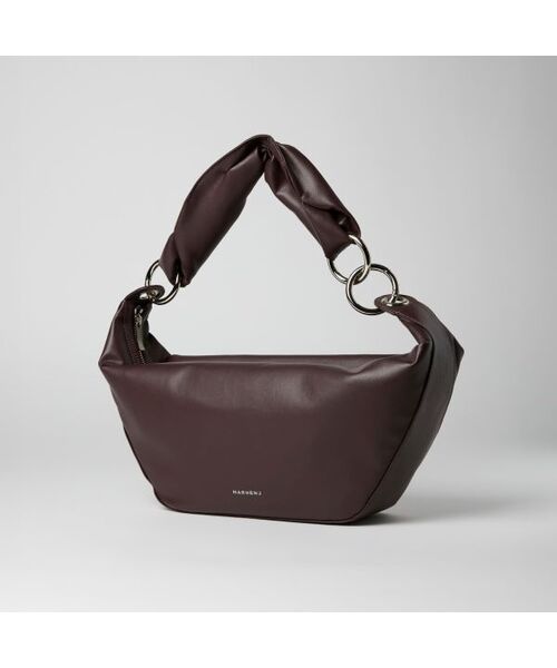 MARHEN.J（マルヘンジェイ）の「ARROW BAG（ショルダーバッグ・レディース・ブラック/ダークブラウン/オートミール・FREE）」の2枚目の写真