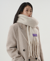 AHRE（アフレ）の「Boucle Oversize Brush Light Muffler_IVORY（マフラー・レディース）」