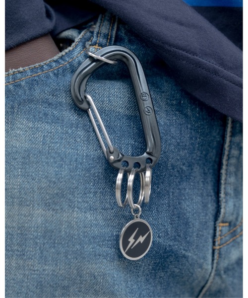 uniform experiment（ユニフォームエクスペリメント）の「ALMINIUM CARABINER（キーケース/キーアクセサリー・メンズ・シルバー/ブラック・FREE）」の3枚目の写真