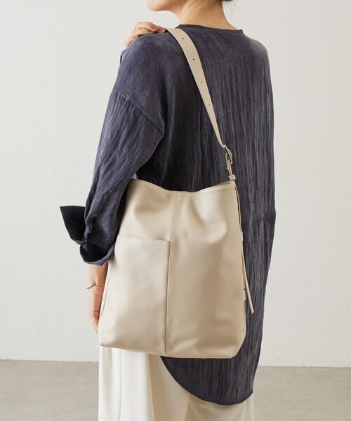BEARDSLEY（ビアズリー）の「《本革》スムースレザーショルダーBag（ショルダーバッグ・レディース・オフホワイト/ブラック・FREE）」の3枚目の写真
