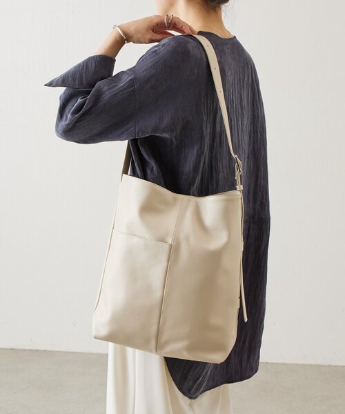 BEARDSLEY（ビアズリー）の「《本革》スムースレザーショルダーBag（ショルダーバッグ・レディース・オフホワイト/ブラック・FREE）」の5枚目の写真