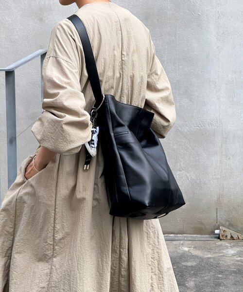 BEARDSLEY（ビアズリー）の「《本革》スムースレザーショルダーBag（ショルダーバッグ・レディース・オフホワイト/ブラック・FREE）」の19枚目の写真
