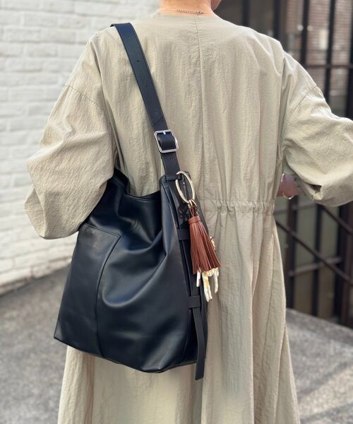 BEARDSLEY（ビアズリー）の「《本革》スムースレザーショルダーBag（ショルダーバッグ・レディース・オフホワイト/ブラック・FREE）」の21枚目の写真
