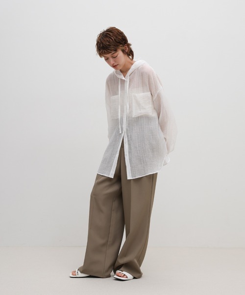 select MOCA（セレクトモカ）の「【ZOZO限定】フード付き楊柳シアーオーバーサイズシャツ（シャツ/ブラウス・レディース・オフホワイト/ブラック/グレイッシュベージュ・FREE）」の7枚目の写真