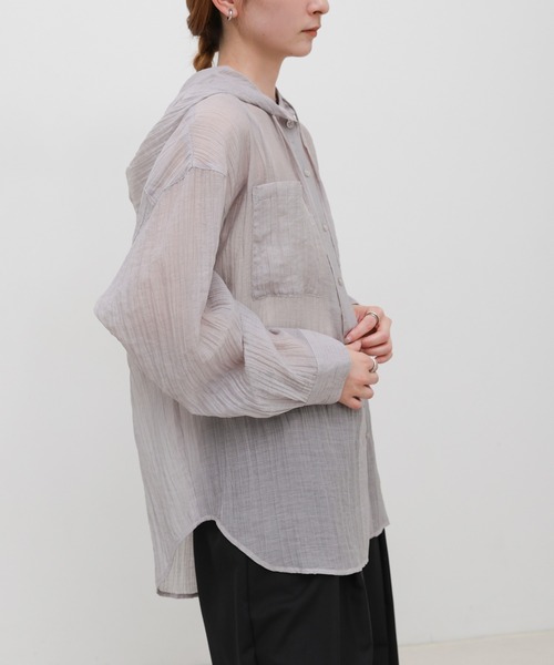 select MOCA（セレクトモカ）の「【ZOZO限定】フード付き楊柳シアーオーバーサイズシャツ（シャツ/ブラウス・レディース・オフホワイト/ブラック/グレイッシュベージュ・FREE）」の18枚目の写真
