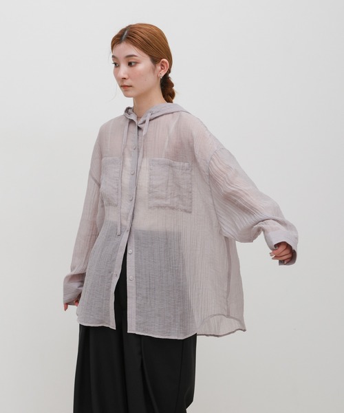 select MOCA（セレクトモカ）の「【ZOZO限定】フード付き楊柳シアーオーバーサイズシャツ（シャツ/ブラウス・レディース・オフホワイト/ブラック/グレイッシュベージュ・FREE）」の15枚目の写真