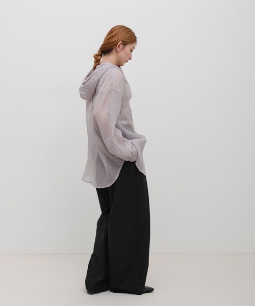select MOCA（セレクトモカ）の「【ZOZO限定】フード付き楊柳シアーオーバーサイズシャツ（シャツ/ブラウス・レディース・オフホワイト/ブラック/グレイッシュベージュ・FREE）」の16枚目の写真