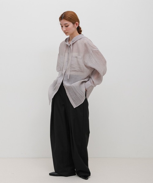 select MOCA（セレクトモカ）の「【ZOZO限定】フード付き楊柳シアーオーバーサイズシャツ（シャツ/ブラウス・レディース・オフホワイト/ブラック/グレイッシュベージュ・FREE）」の6枚目の写真