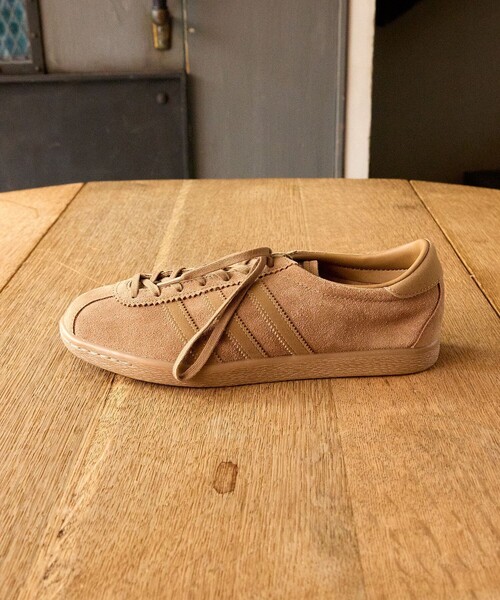 ADAM ET ROPE'（アダムエロペ）の「【adidas/アディダス】TOBACCO（スニーカー・メンズ・キャメル・28.0cm/27.0cm/26.0cm）」の2枚目の写真
