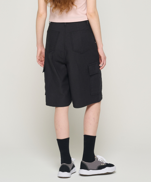 CARGOBROS FOR WOMAN(カーゴブロスフォーウィメン)の「カーゴポケットバミューダパンツ(ブラック)(その他パンツ・レディース・その他・LARGE/MEDIUM/SMALL)」の2枚目の写真