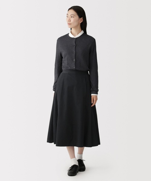 無印良品（ムジルシリョウヒン）の「婦人　高密度ツイル　タックフレアスカート（スカート・レディース・ブラック/ダークネイビー/ベージュ・S/M/L/XL）」の4枚目の写真