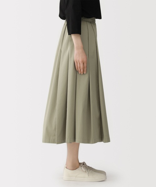 無印良品（ムジルシリョウヒン）の「婦人　高密度ツイル　タックフレアスカート（スカート・レディース・ブラック/ダークネイビー/ベージュ・S/M/L/XL）」の8枚目の写真