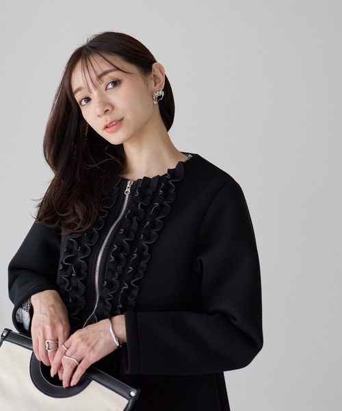 Neige(ネージュ)の「フロントフリルペプラムジャケット(ノーカラージャケット・レディース・グレー/ブラック/ピンクベージュ・ONE SIZE)」の20枚目の写真