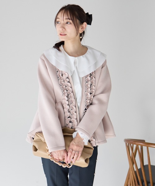Neige(ネージュ)の「フロントフリルペプラムジャケット(ノーカラージャケット・レディース・グレー/ブラック/ピンクベージュ・ONE SIZE)」の15枚目の写真
