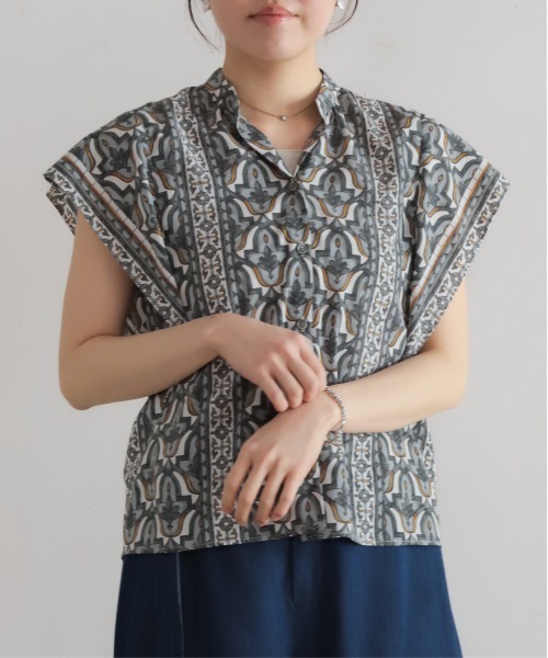 NOMBRE IMPAIR（ノンブルアンペール）の「モロッコタイルプリント　フレンチブラウス（シャツ/ブラウス・レディース・カーキ/サックスブルー・FREE）」の2枚目の写真