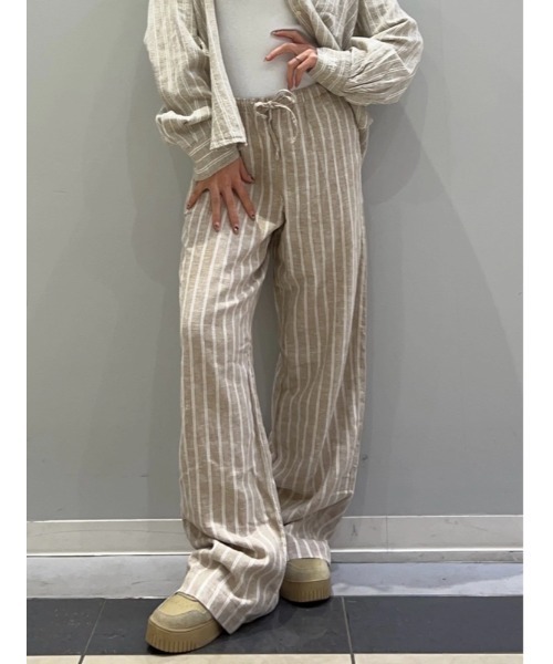 GAP(ギャップ)の「リラックスフィット リネンブレンド ワイドパンツ(その他パンツ・レディース・ベージュ/ナチュラル/ピンク/ブラック・XS/S/L/M/XXS)」の1枚目の写真