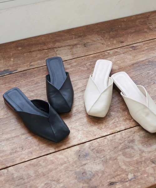 merrylatte（メリーラテ）の「Vカットスクエアトゥミュール【IROHANI】（サンダル・レディース・ブラック/アイボリー・24.5/24/23/22.5）」の2枚目の写真