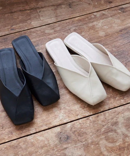 merrylatte（メリーラテ）の「Vカットスクエアトゥミュール【IROHANI】（サンダル・レディース・ブラック/アイボリー・24.5/24/23/22.5）」の3枚目の写真