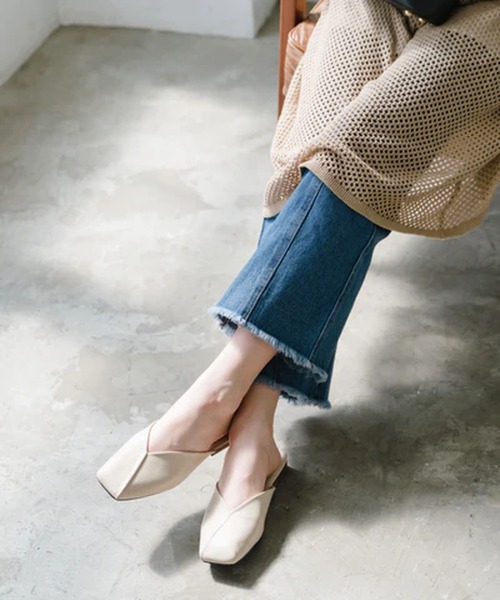 merrylatte（メリーラテ）の「Vカットスクエアトゥミュール【IROHANI】（サンダル・レディース・ブラック/アイボリー・24.5/24/23/22.5）」の10枚目の写真