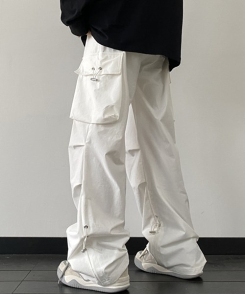lilful(リルフル)の「【26年春夏新作】ドローコード付きカーゴパンツ(カーゴパンツ・メンズ・ホワイト/ブラック・L/M)」の16枚目の写真