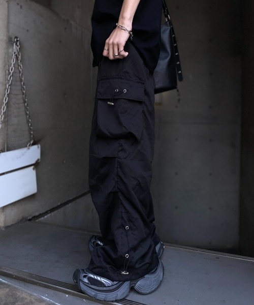 lilful(リルフル)の「【26年春夏新作】ドローコード付きカーゴパンツ(カーゴパンツ・メンズ・ホワイト/ブラック・L/M)」の20枚目の写真