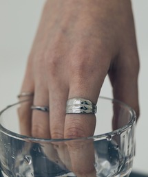 ENOUGH（イナフ）の「【enough】 波状リング（リング）」