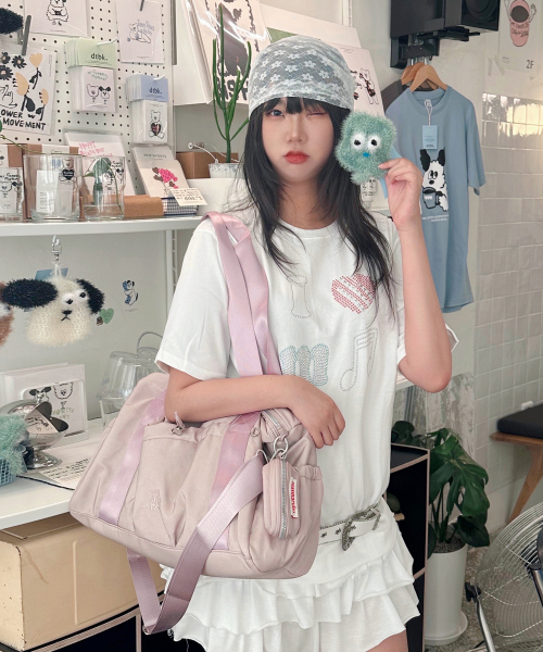 MASMARULEZ（マスマルールズ）の「[INT][POUCH SET] glossy shoulder duffel bag _ Lilac pink（ボストンバッグ・レディース・その他・FREE）」の3枚目の写真