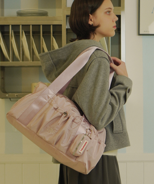 MASMARULEZ（マスマルールズ）の「[INT][POUCH SET] glossy shoulder duffel bag _ Lilac pink（ボストンバッグ・レディース・その他・FREE）」の6枚目の写真