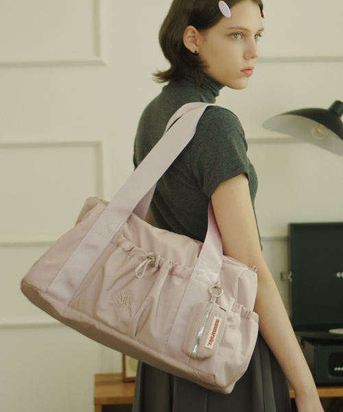 MASMARULEZ（マスマルールズ）の「[INT][POUCH SET] glossy shoulder duffel bag _ Lilac pink（ボストンバッグ・レディース・その他・FREE）」の7枚目の写真