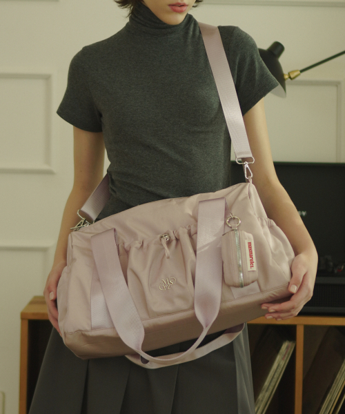 MASMARULEZ（マスマルールズ）の「[INT][POUCH SET] glossy shoulder duffel bag _ Lilac pink（ボストンバッグ・レディース・その他・FREE）」の8枚目の写真
