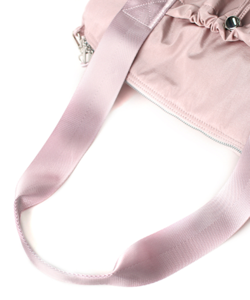 MASMARULEZ（マスマルールズ）の「[INT][POUCH SET] glossy shoulder duffel bag _ Lilac pink（ボストンバッグ・レディース・その他・FREE）」の21枚目の写真