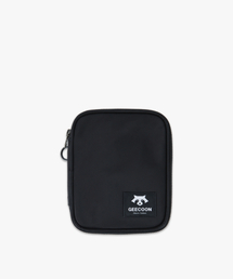 GEECOON（ジークーン）の「パスポートケース GEE238-002 ブラック（ポーチ）」