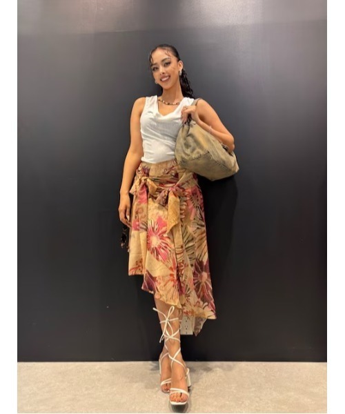 Desigual(デシグアル)の「フラワープリントドレープアシンメトリースカート(スカート・レディース・ブラウン・XL/L/S/XS/M)」の3枚目の写真