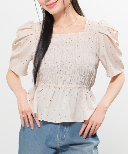 Honeys(ハニーズ)の「シャーリングブラウス(シャツ/ブラウス・レディース・ベージュ系その他/ホワイト系その他/ブルー系その他3/ブラック系その他・L/S/M)」の3枚目の写真